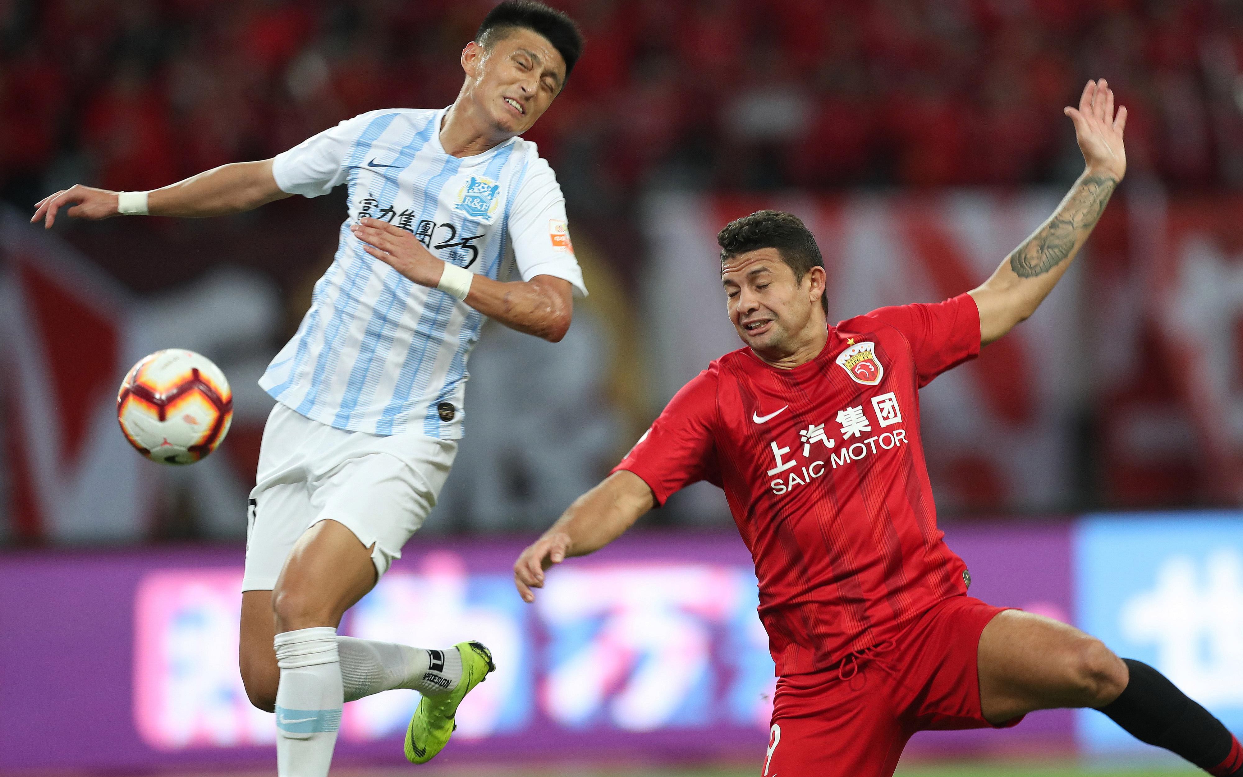 关于上海上港实力碾压重庆当代，强势登顶积分榜的信息