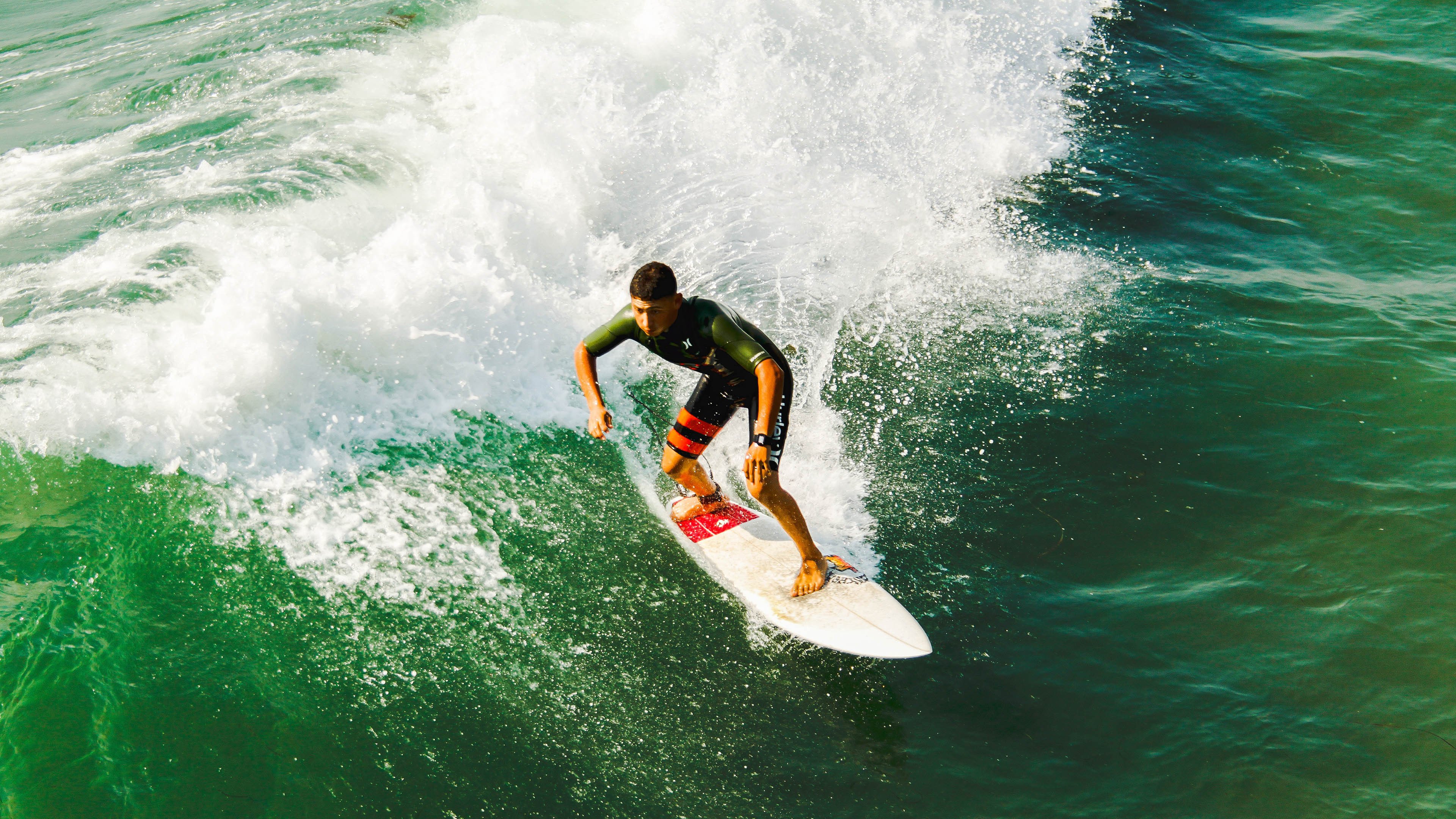 当几内亚狂胜拜仁，格纳布里在年度焦点之战中接管比赛的象征意义